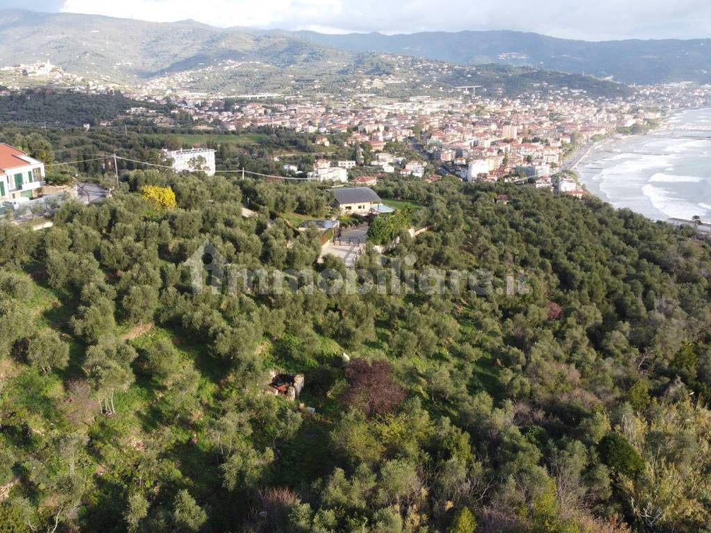 Veduta area del terreno con vista