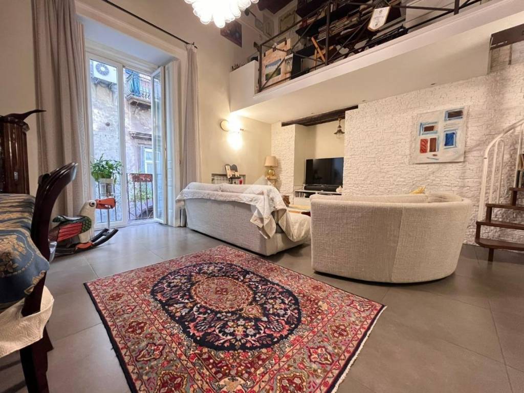 Vendita Appartamento in adiacente piazza Dante. Napoli. Ottimo stato ...