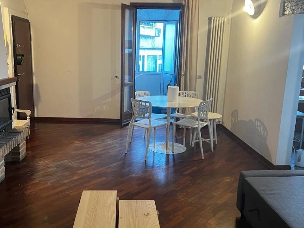 Vendita Appartamento in piazza Ugo Bassi. Ancona. Ottimo stato, secondo piano, con balcone