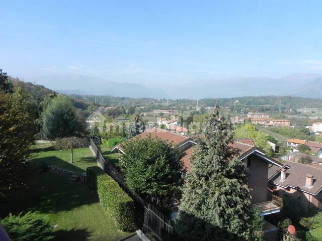 Vista da alloggio mansardato