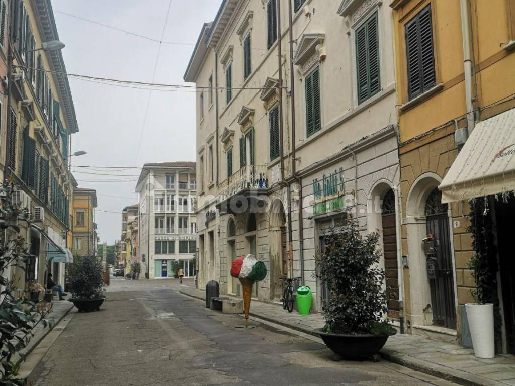 la passeggiata di Via Gotti all&#39;incrocio con Piazza Curtatone (al Corso)