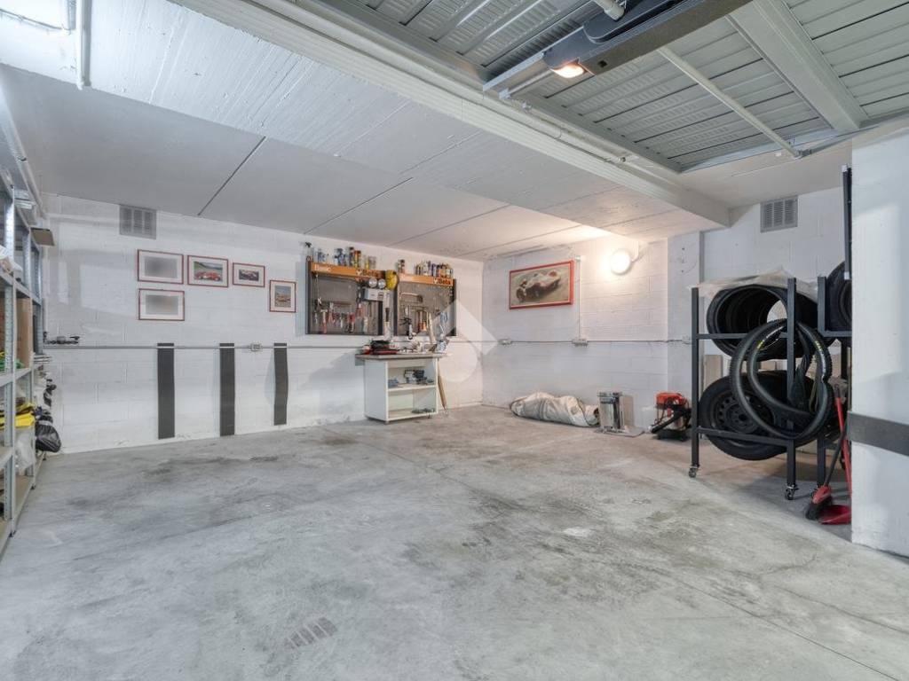 Garage 2