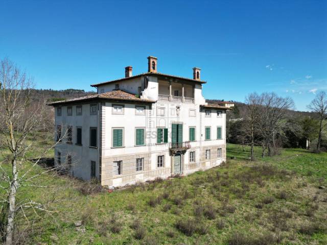 vendesi villa storica con giardinoDJI_0374.JPG