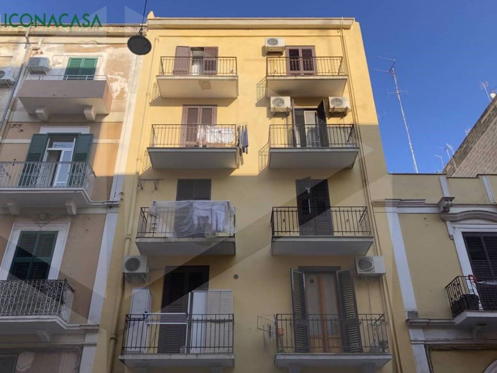 Sale Apartment Bari. 3 room flat in via Dante Alighieri 439. Good