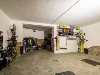 Garage in vendita a Le Cure