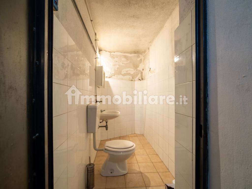 Garage in vendita a Le Cure - bagno