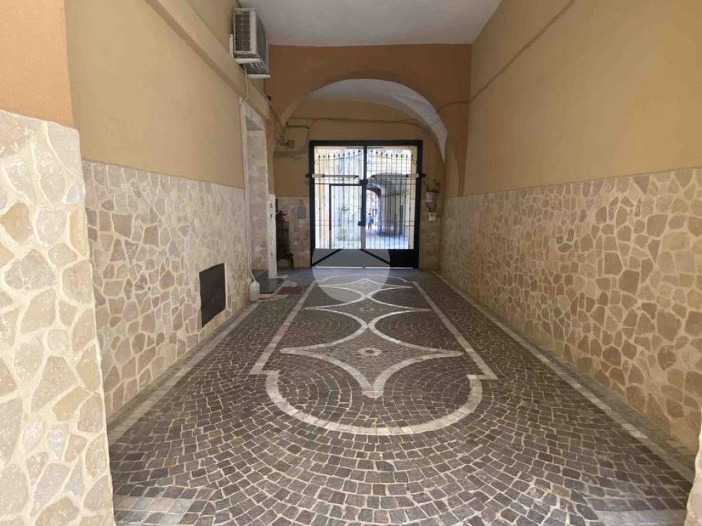 ingresso cortile