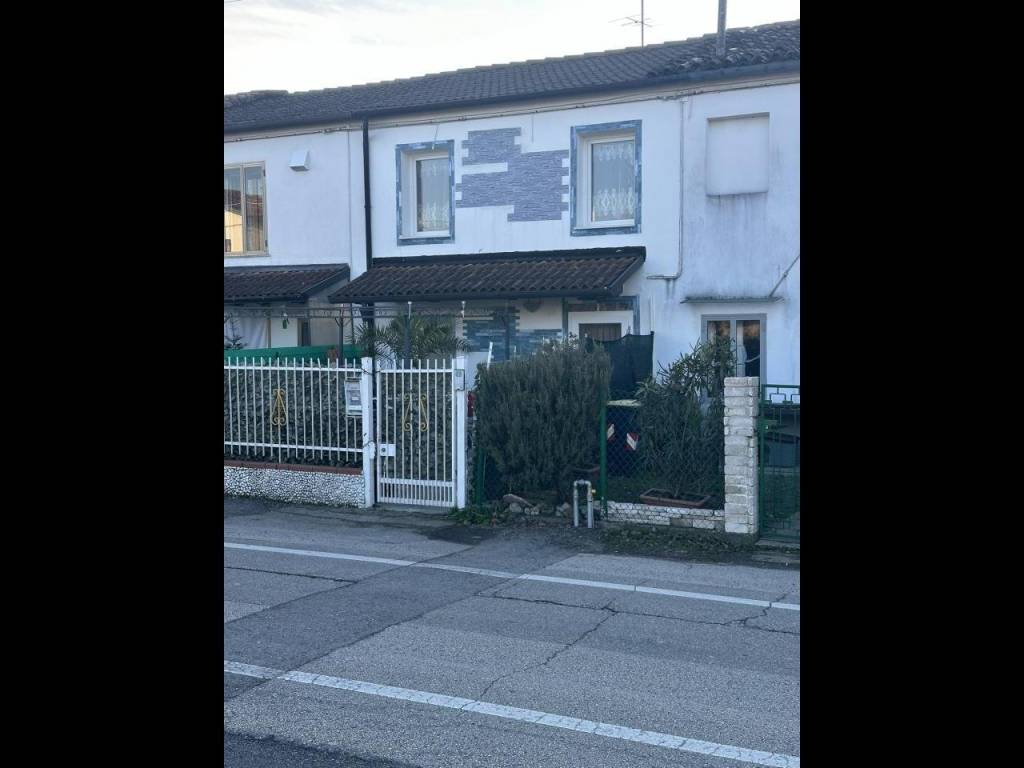 CASA A SCHIERA PADOVA PONTE DI BRENTA