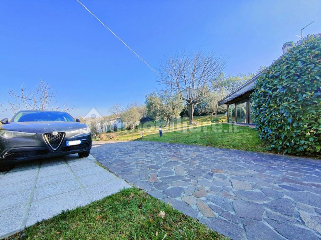 Giardino e posto auto