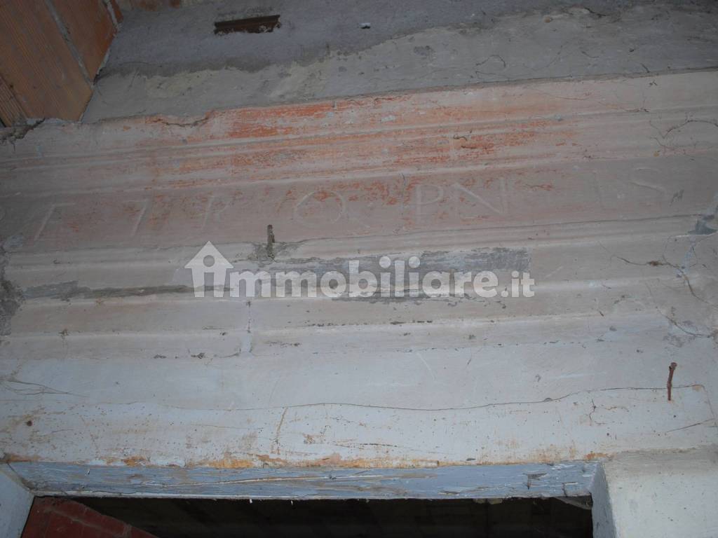 Architrave storico piano terra