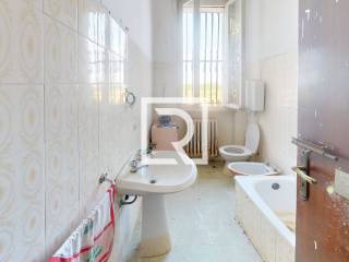 Casa-Indipendente-A-Villafranca-Bathroom