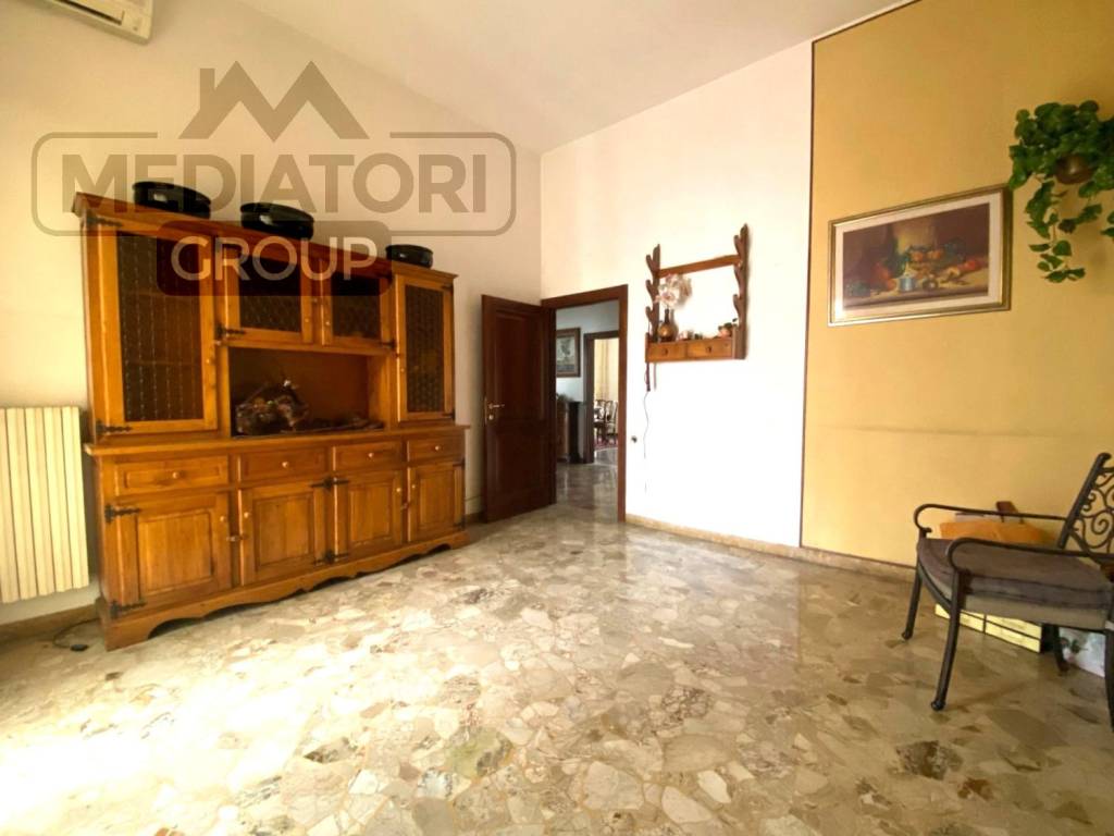 Vendita Appartamento in via Giuseppe Valentini. Prato. Buono stato