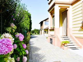 VILLA D'EPOCA A VOGHERA CON PARCO