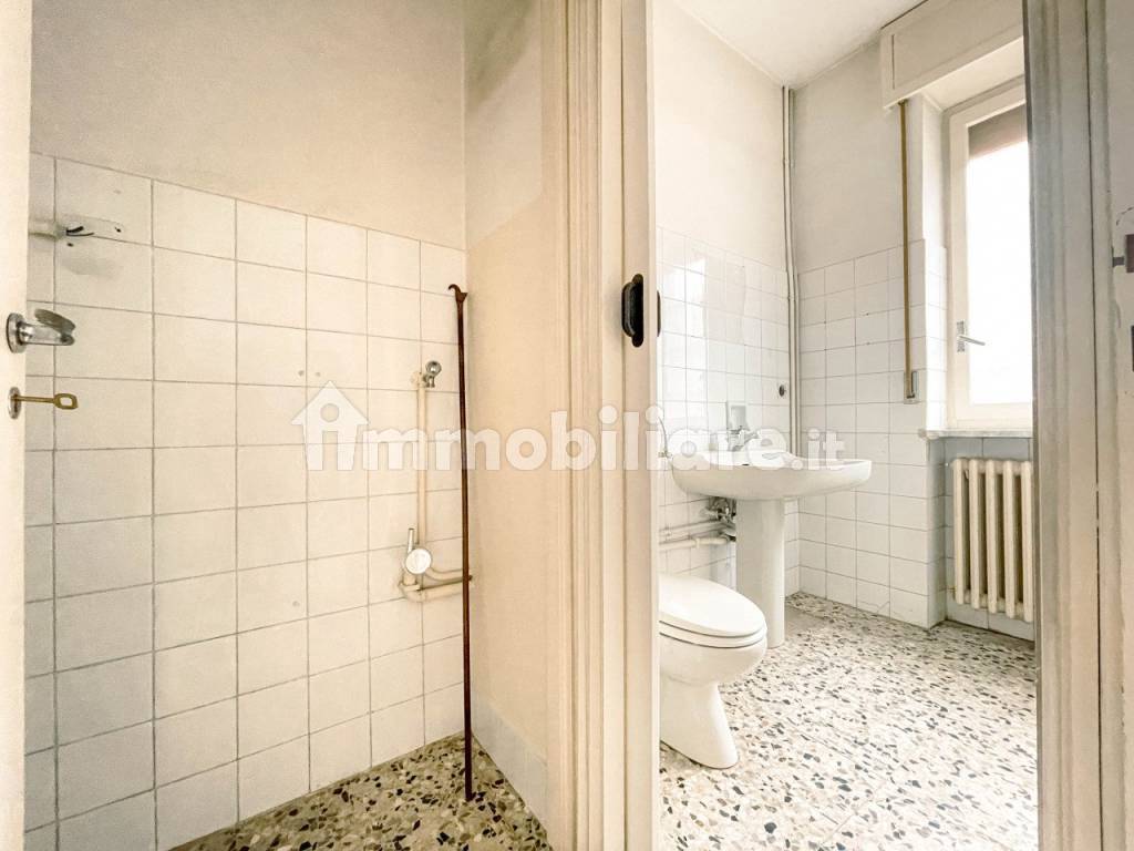 casa vendita pogno bathroom