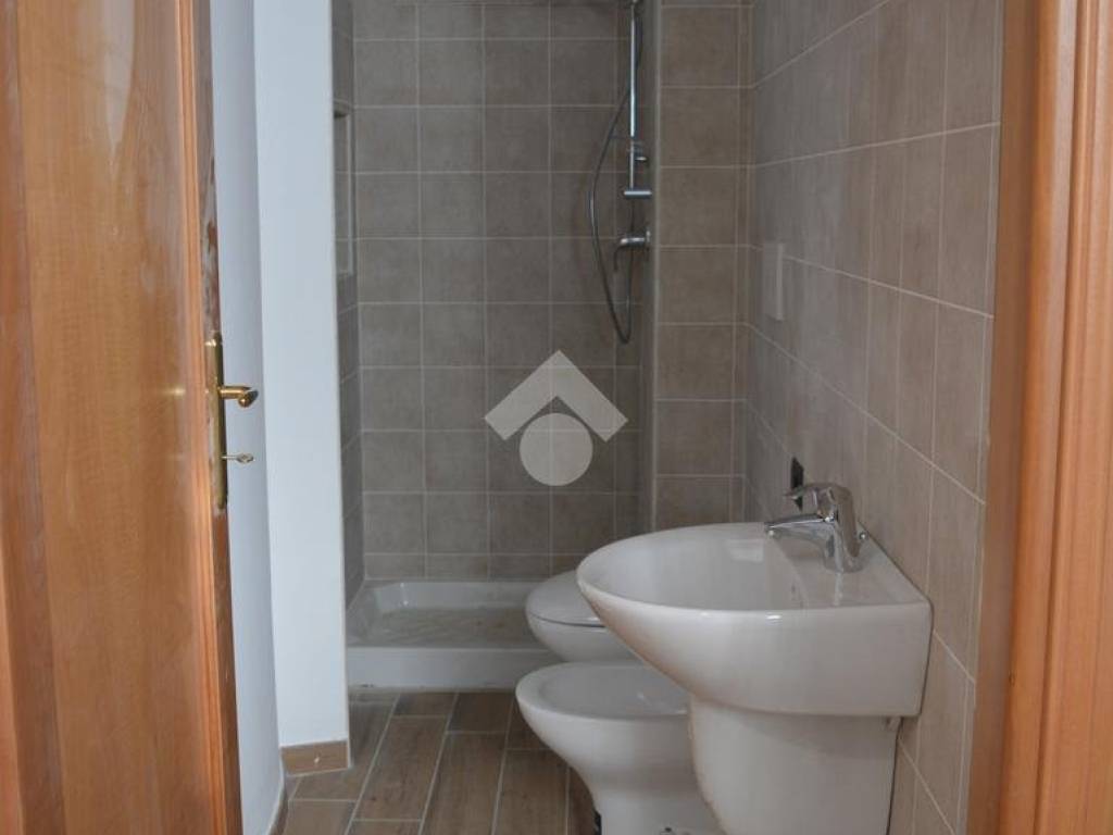 Bagno finestrato c doccia