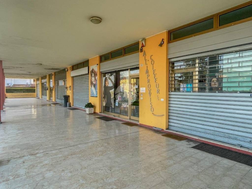 Locale commerciale via giuseppe mazzini 20, flero