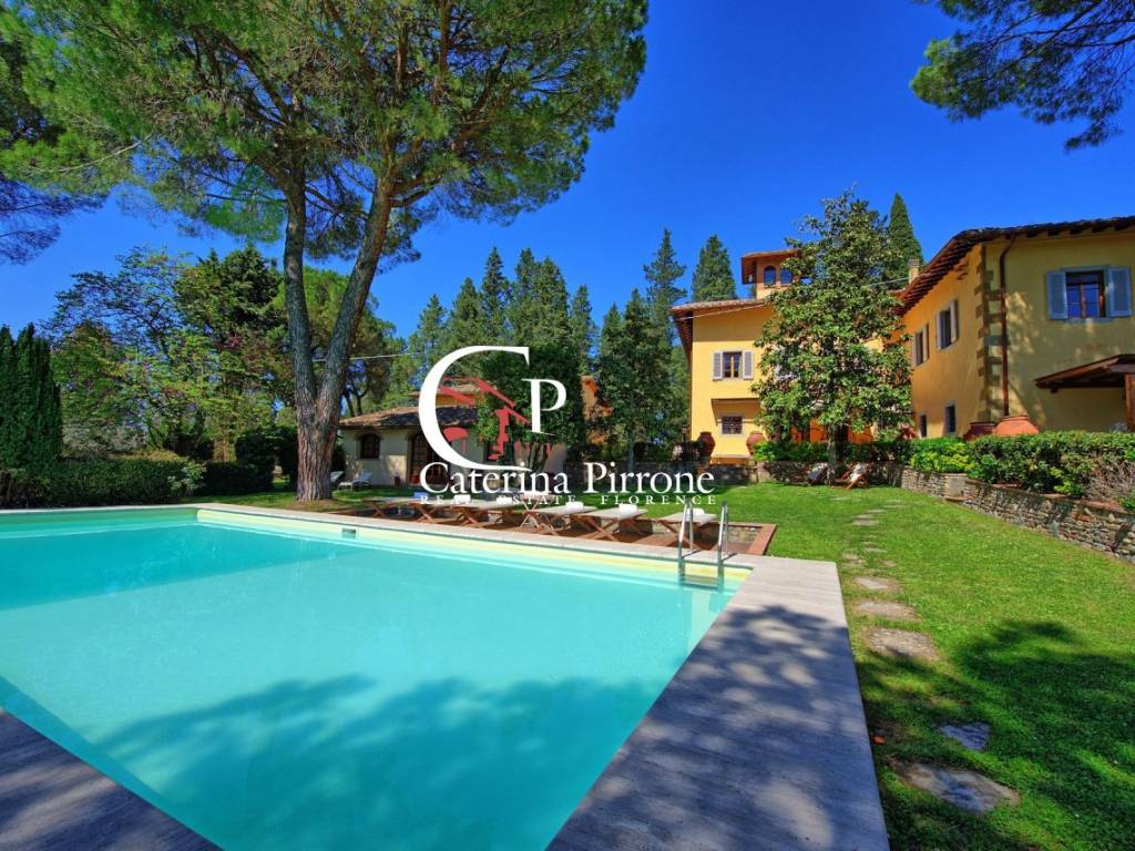 CERTALDO CHIANTI VENDESI VILLA CON PISCINA RISTRUTTURATA