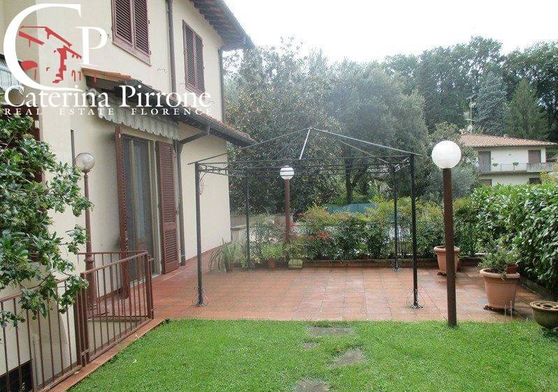 Bagno a Ripoli vendesi villa con giardino