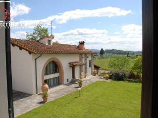 Bagno a Ripoli  vendesi villa e colonica con piscina