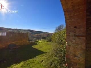 Radda in Chianti - Selvole vendesi coloniche con terreni