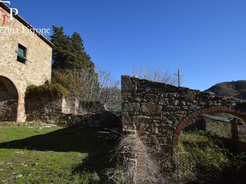 Radda in Chianti - Selvole vendesi coloniche con terreni