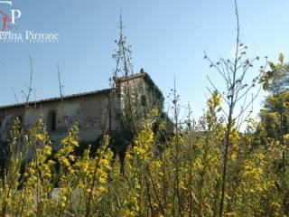 BORGHETTO CON CHIESA ROMANICA