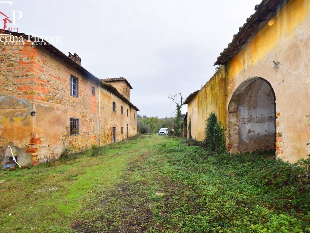 SAN CASCIANO V.PESA VENDESI COLONICA DA RISTRUTTURARE