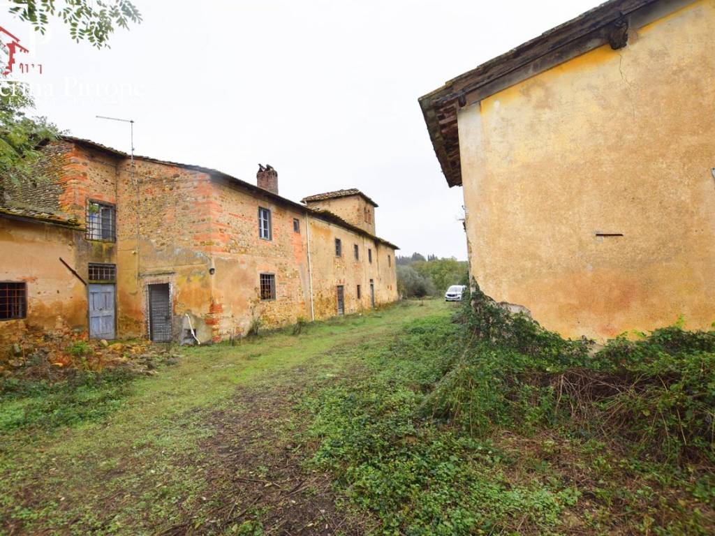 SAN CASCIANO V.PESA VENDESI COLONICA DA RISTRUTTURARE