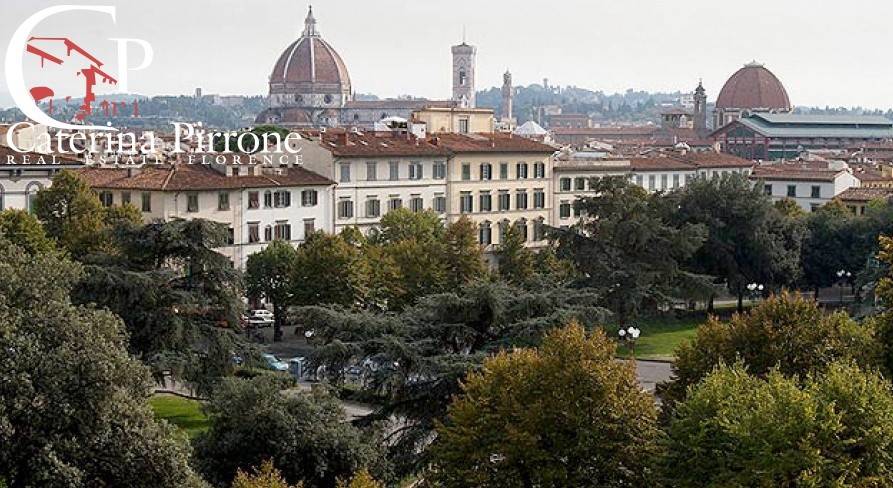 Firenze Centro vendesi appartamento signorile con posto auto