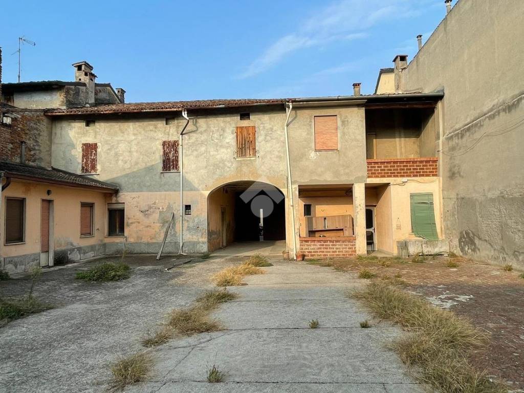 Abitazione dal cortile interno