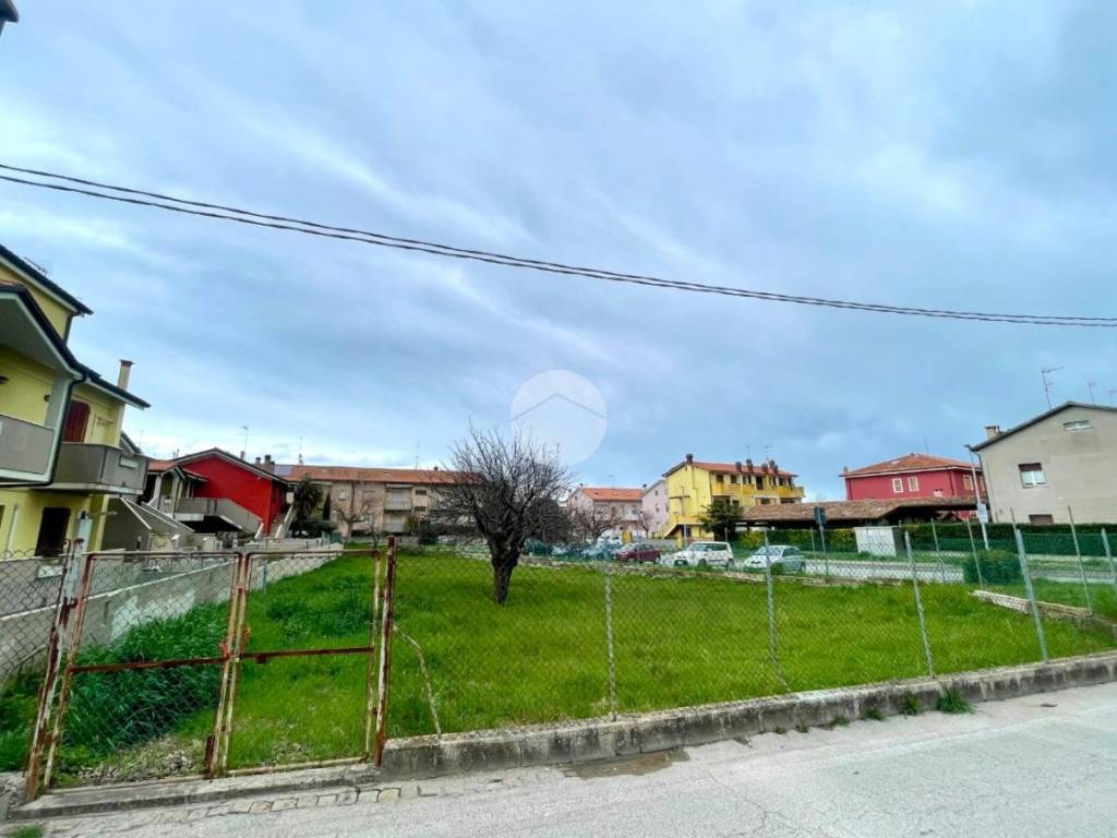 Terreno edificabile via della stazione 39, cuccurano - carrara, fano