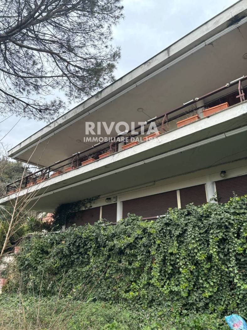 Palazzo - Edificio in vendita a Roma