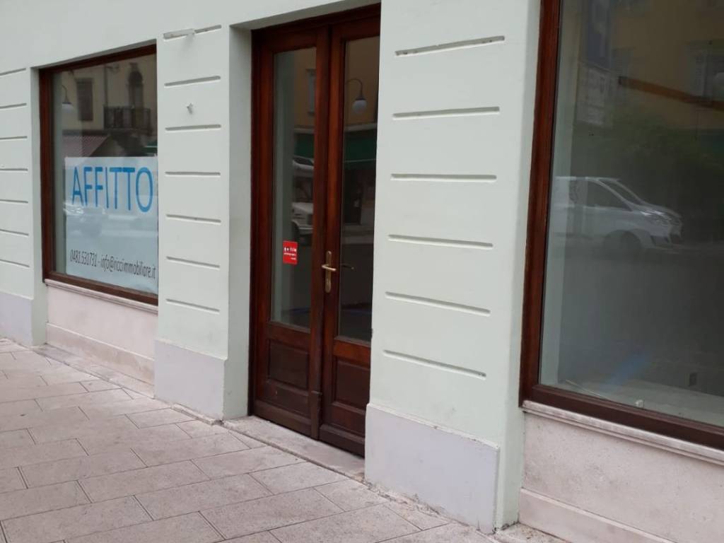 Locale commerciale piazza cavour 7, centro, gorizia