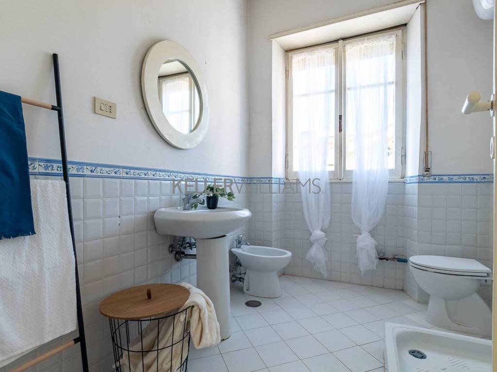 Vendita Appartamento Roma. Trilocale in via Ernesto Lugaro. Da