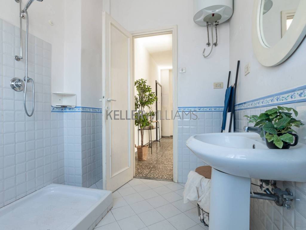 Vendita Appartamento Roma. Trilocale in via Ernesto Lugaro. Da