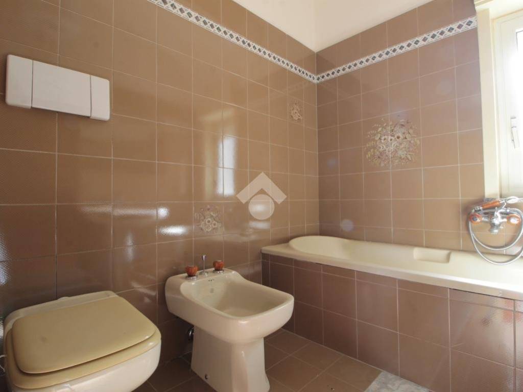 41-BAGNO PRIMO PIANO