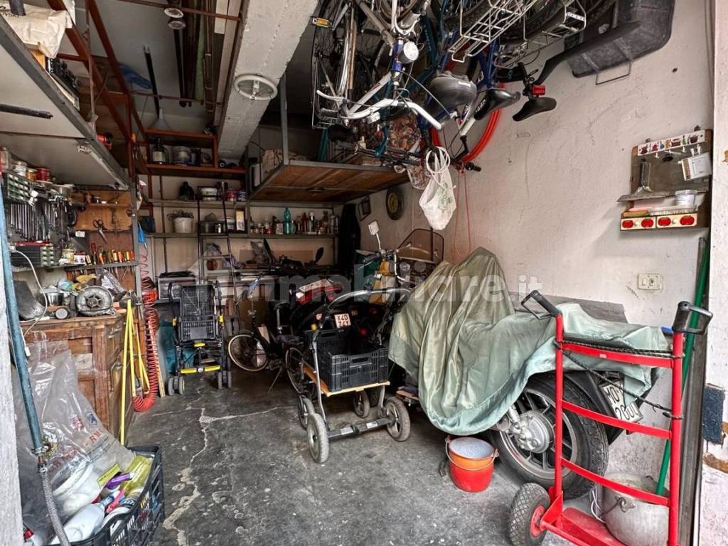 GARAGE