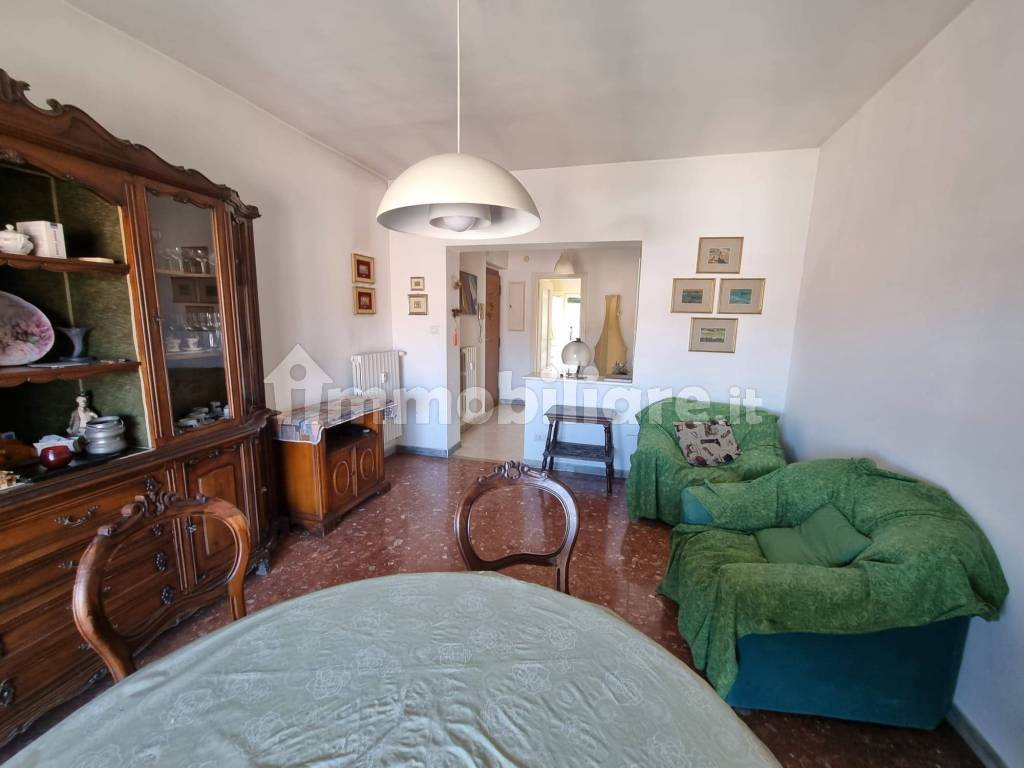 Vendita Appartamento Roma. Trilocale in via Monte Cervialto. Da