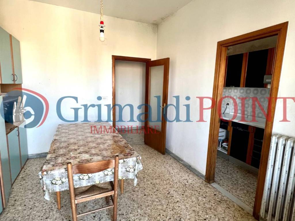Vendita Appartamento in via Lequile 1. Lecce. Da ristrutturare, quinto