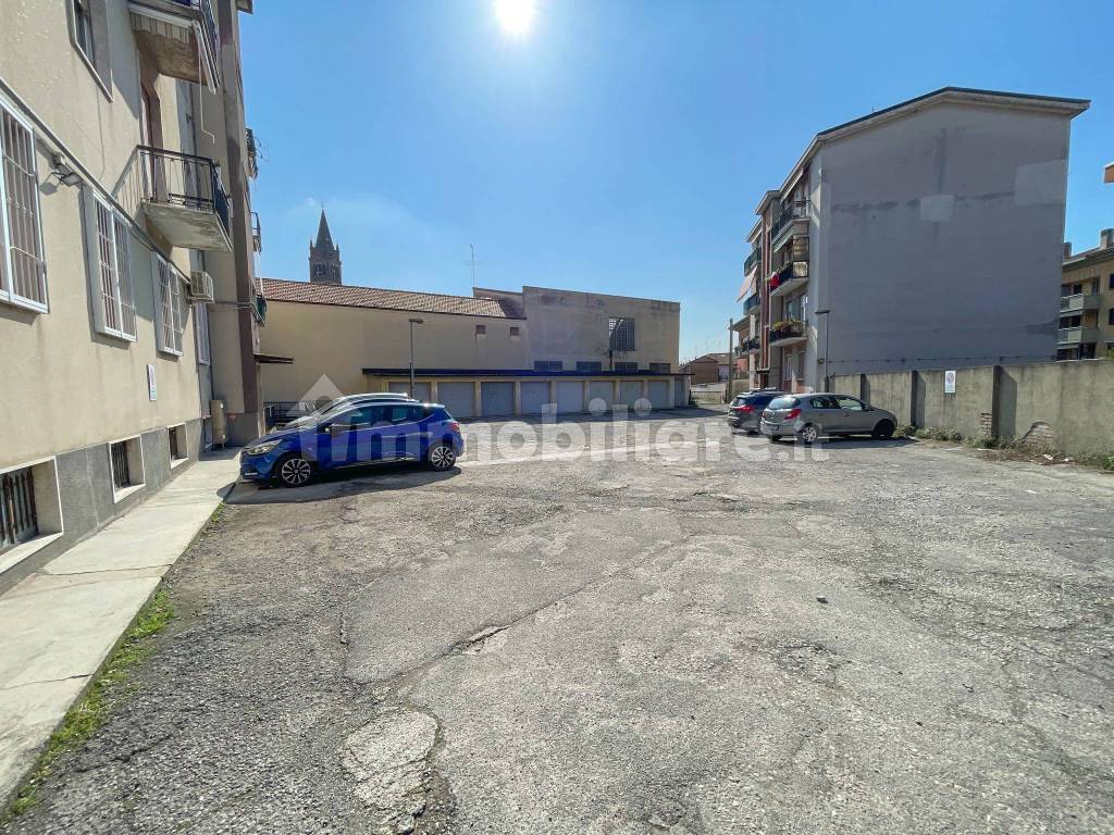 parcheggio privato del condominio