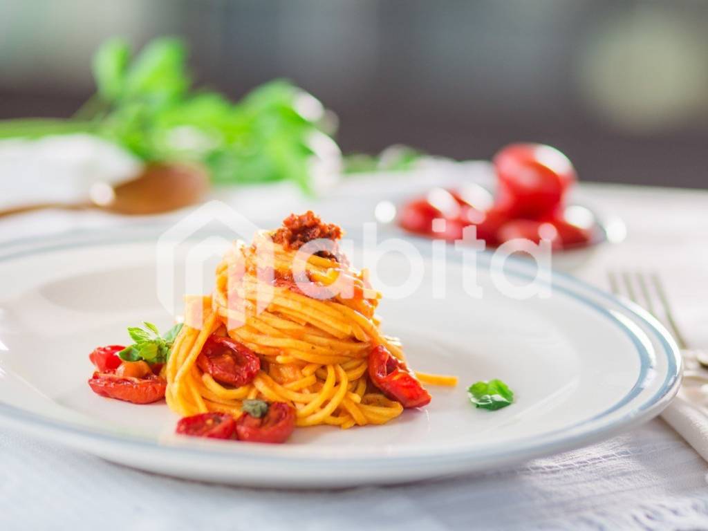 Chitarrine-pasta-fresca-Luciana-Mosconi-ai-tre-pomodori