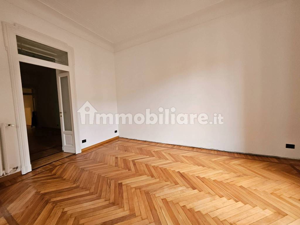 Rent Apartment in via Gustavo Modena 6. Milan. Excellent condition