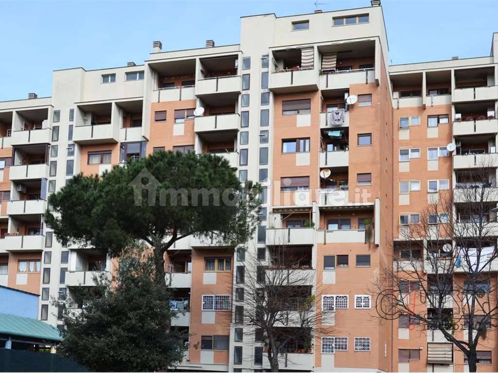 Palazzina confinante ad angolo