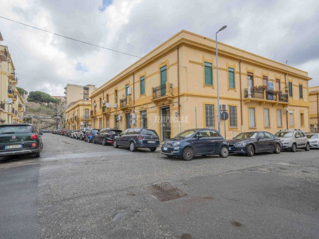 Ufficio - studio via curtatone e montanara 27, regina margherita - torrente trapani, messina