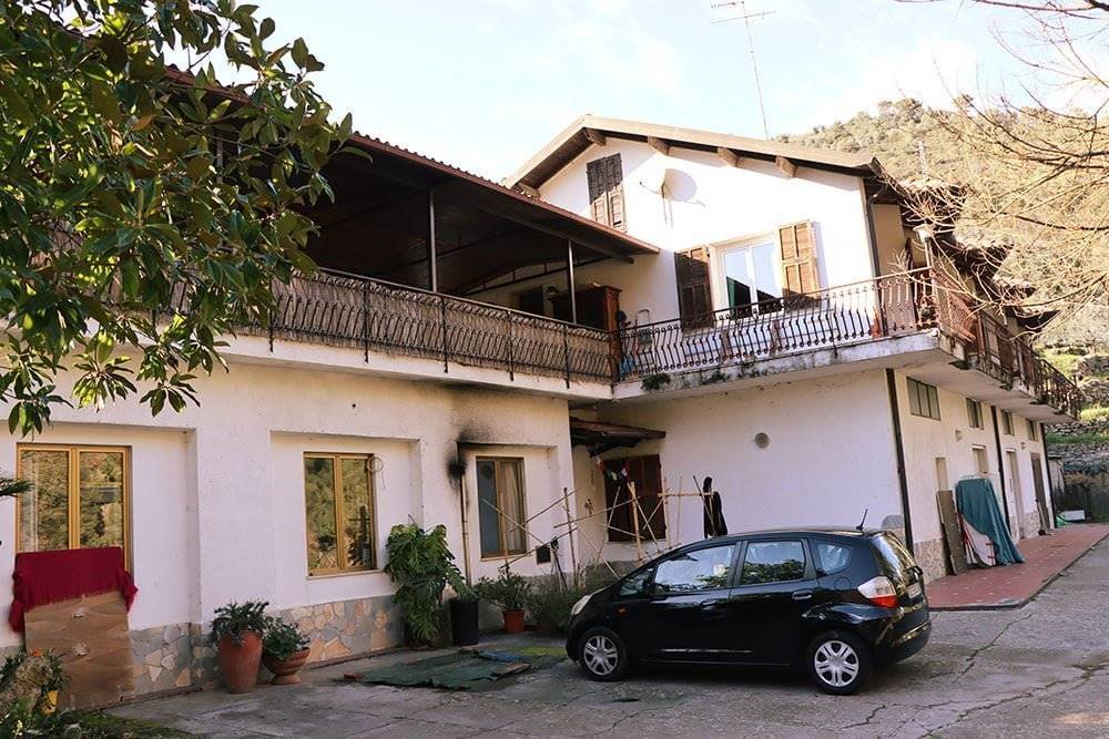 Dolceacqua-Liguria-villa-for-sale-le-45099-100