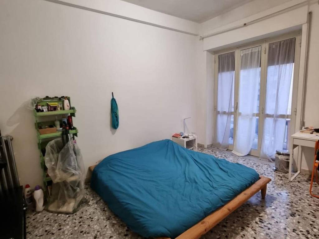 Stanza singola piazza medaglie d'oro 1, napoli