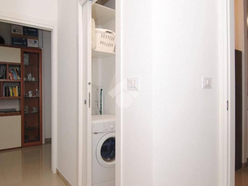 corridoio con accesso alla lavanderia