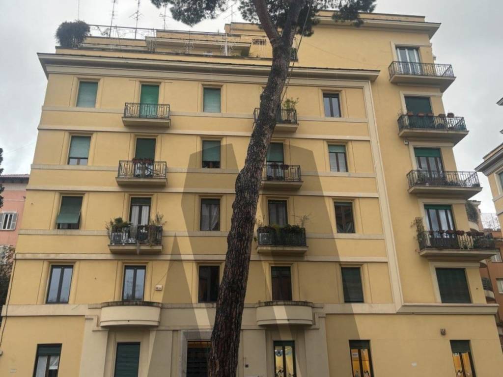 Sale Apartment Rome. 2-room flat in corso Trieste. Excellent condition ...