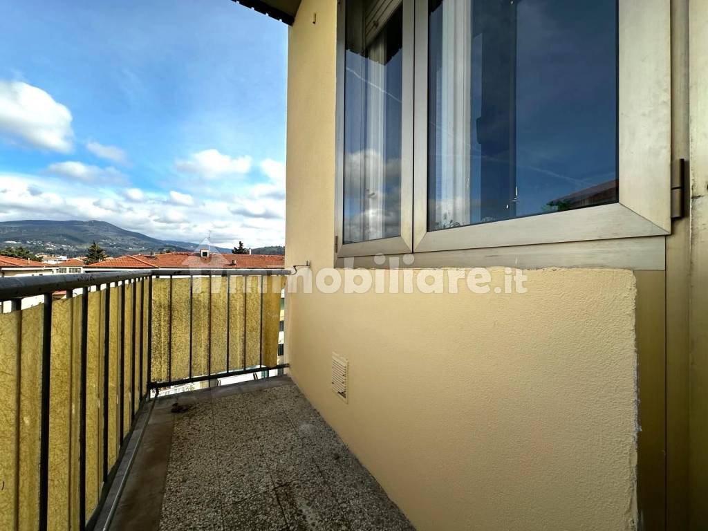 Sale Apartment Florence. 3-room flat in via Santo Stefano in Pane. Good