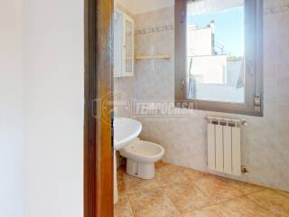 24-Via-Aurelio-Saffi-Bathroom